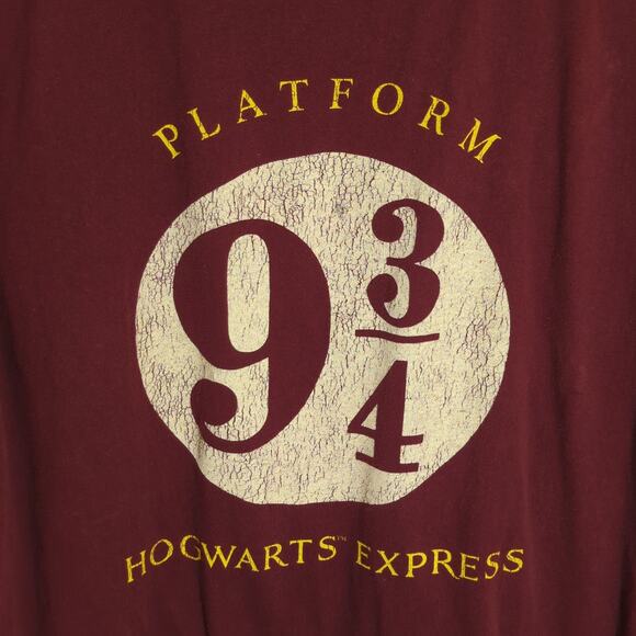 Harry Potter XL Maroon T Shirt Platform 9 3/4 Hogwarts Express Wizarding World - Picture 2 of 4